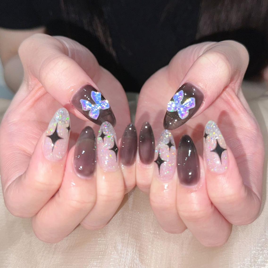 ネイル 長さ出し ネイルチップ Queens テイのネイルデザイン