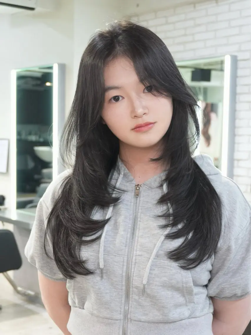 ロング カラー ダークグレー ハイレイヤー レイヤーカット カット ヘアカラー Airi 韓国y2k ハイレイヤーのヘアスタイル
