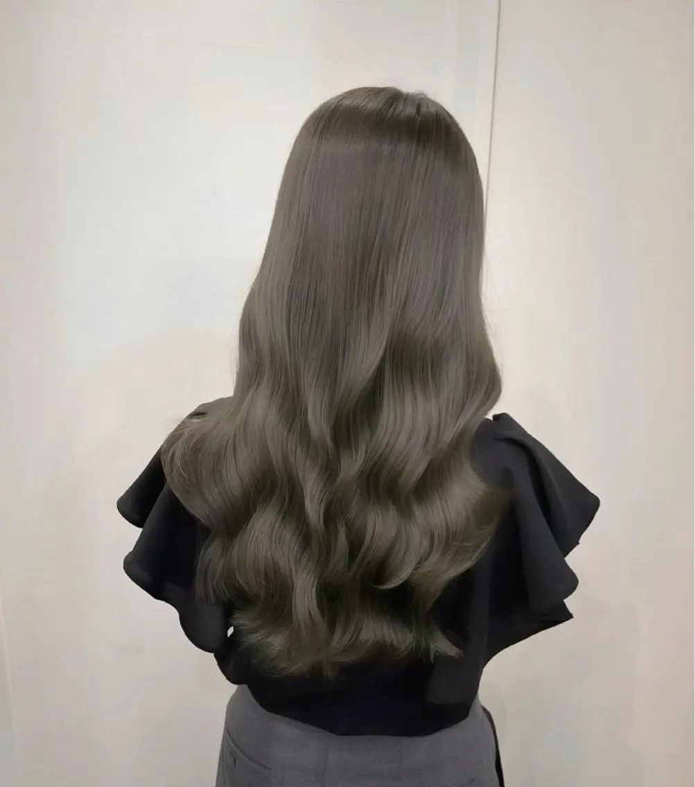 ロング ブリーチなしカラー /ベージュカラーのヘアスタイル