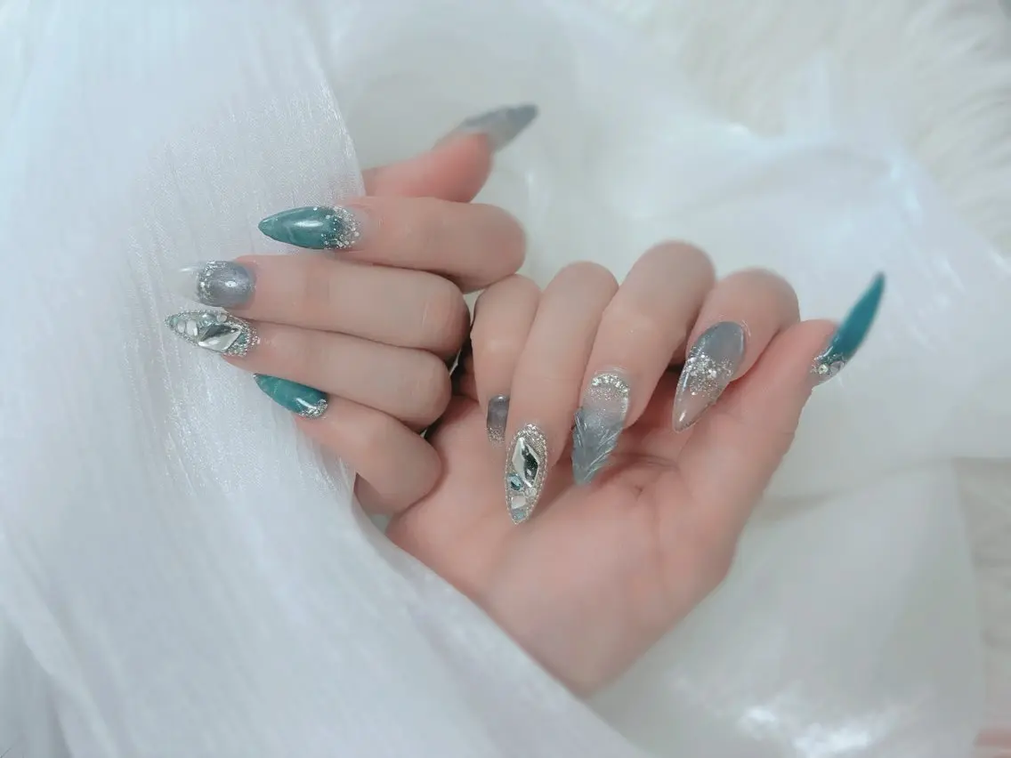 ネイル ハンドネイル ESPOIR Ｎのネイルデザイン