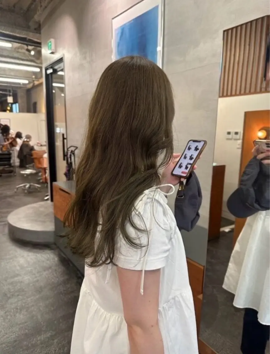 カラー ベージュカラー ブリーチ ブリーチなしカラー オリーブベージュ ヘアカラー 加藤 優那のヘアスタイル