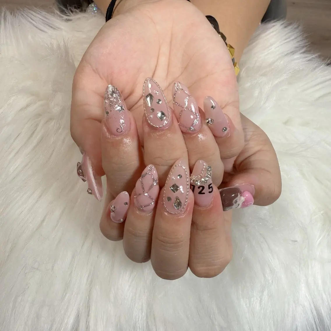ネイル ハンドネイル 🎀nana🫧 ワンホンネイル🎀のネイルデザイン