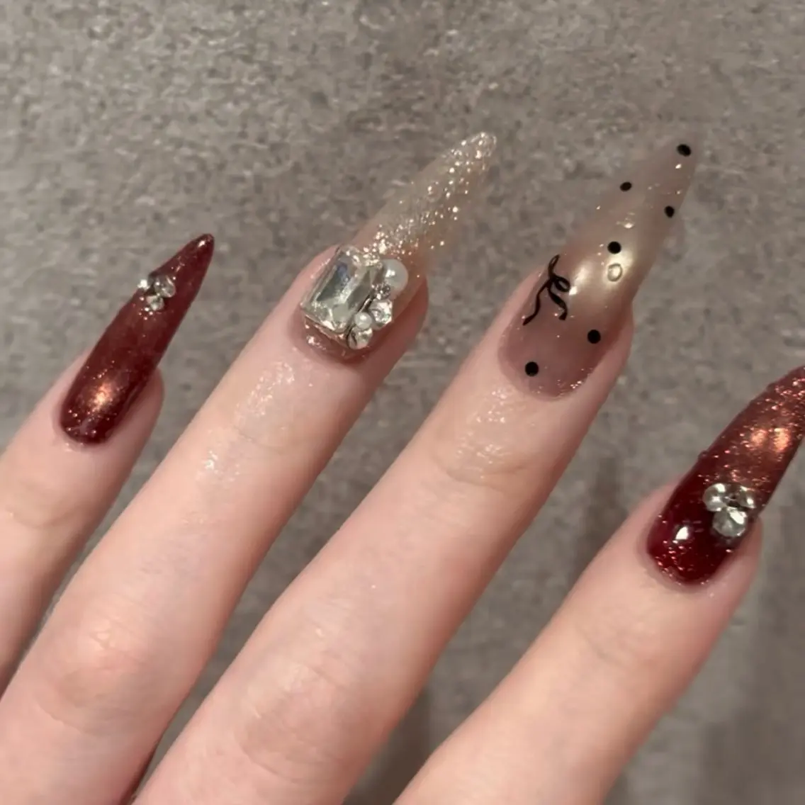 ネイル チークネイル ドット フットネイル フレンチネイル グラデーション ハンドネイル ハンドケア Nihonthy Nail 新宿のネイルデザイン