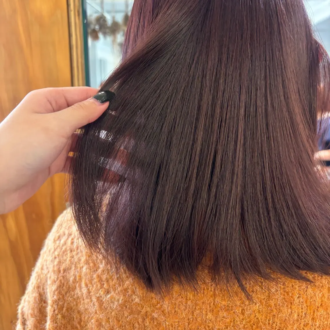 ミディアム カラー ボルドーカラー 小木曽 里華のヘアスタイル