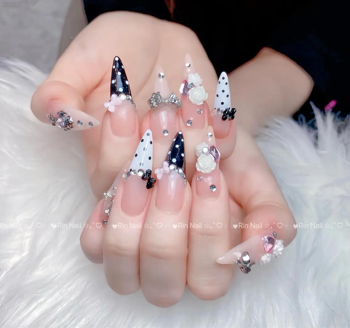 ネイル オーロラネイル ブルー フラッシュネイル フラワーネイル フットネイル ハンドネイル Rin Nail 新大久保店のネイルデザイン