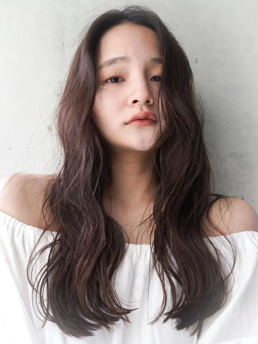 ロング カラー 佐藤 彩奈のヘアスタイル