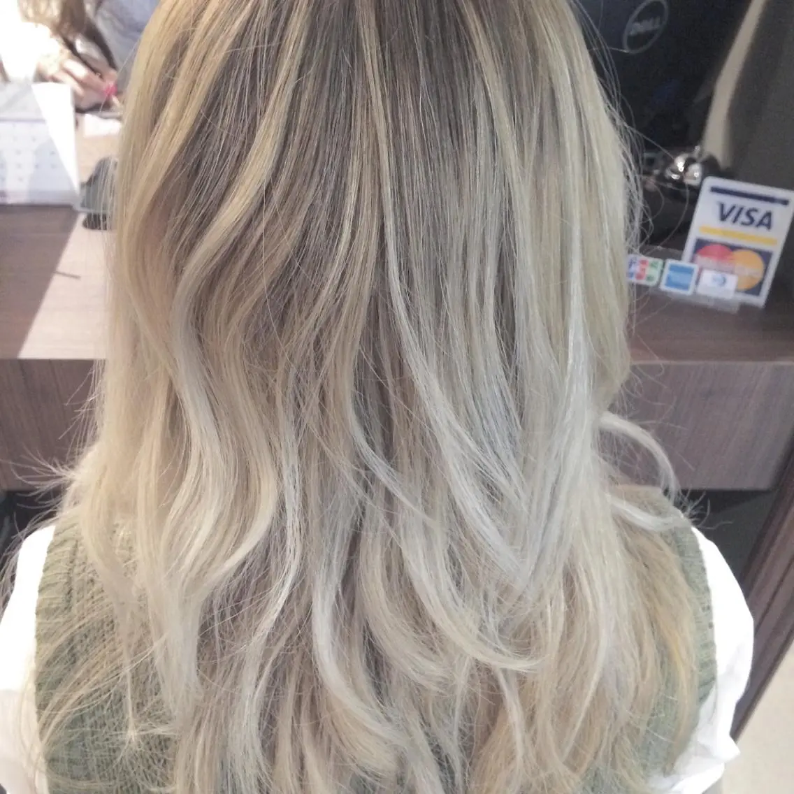 ロング カラー グラデーションカラー ヘアカラー 皆巳 達郎のヘアスタイル
