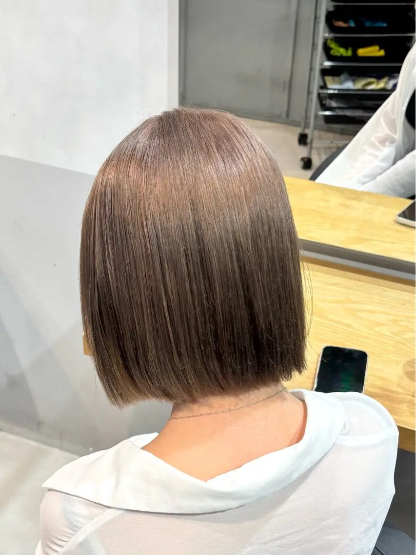 ショート カラー カット ヘアカラー トリートメント 💎ハイトーン/艶 カラー モエカ💎のヘアスタイル