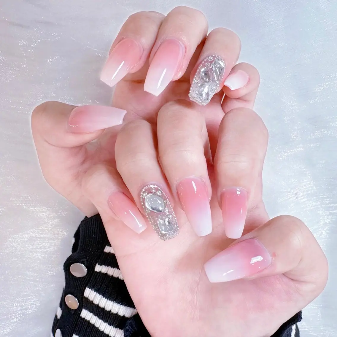 ネイル チークネイル 韓国ネイル マグネットネイル オフィスネイル リボン ハンドネイル SHE. Nail Otsukaのネイルデザイン