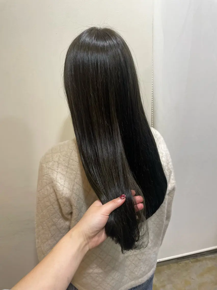 ロング カラー グレージュ オリーブグレージュ オリーブグレー カット ヘアカラー トリートメント MIOベージュカラー 柔らかいカラーのヘアスタイル