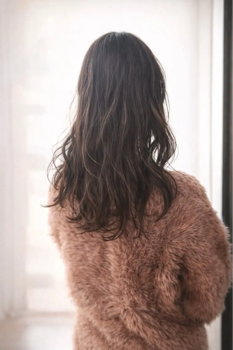 ロング チョコレートブラウン 顔周りカット レイヤーカット 小顔カット terra✂️ 佐伯 尚哉のヘアスタイル