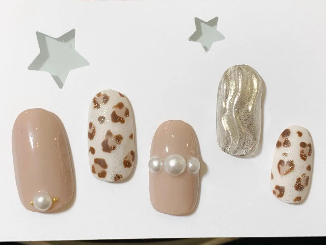 ネイル アニマル柄 アートネイル ミラーネイル ニュアンスネイル ハンドネイル Nail salon Dejavu 🌿のネイルデザイン