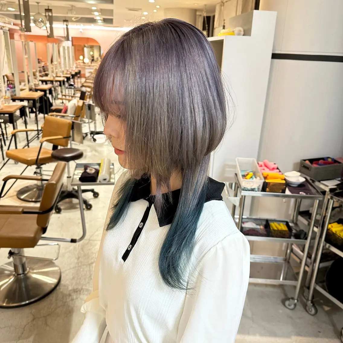 セミロング カラー ベージュカラー ブリーチ ブルーカラー ケアブリーチ ダブルカラー レイヤーブリーチ特化 ホワイト専門/岸のヘアスタイル