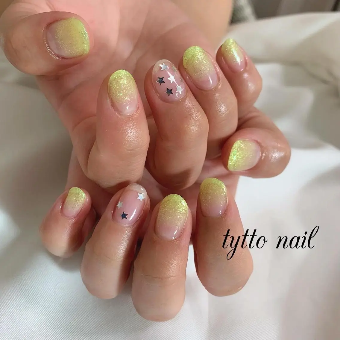 ネイル グラデーション ラメ(グリッター) ラメグラデーション 夏ネイル 黄色 tytto nail ❤︎‪‪eri‪‪のネイルデザイン
