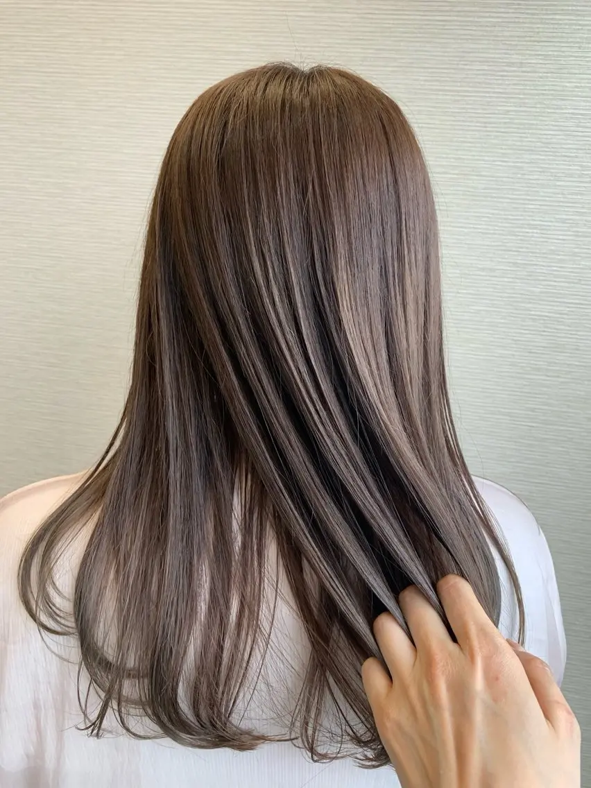 ロング カラー 透明感/地毛風カラー AYAKAのヘアスタイル