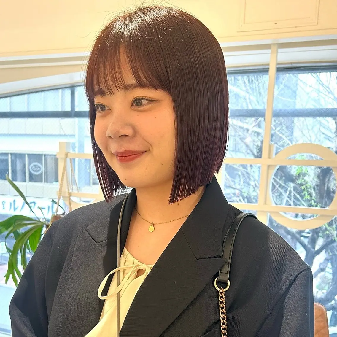ミディアム カラー HCA studioのヘアスタイル