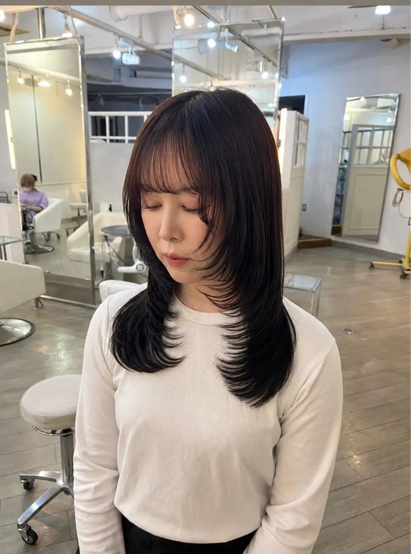 ロング フルカワ リナのヘアスタイル