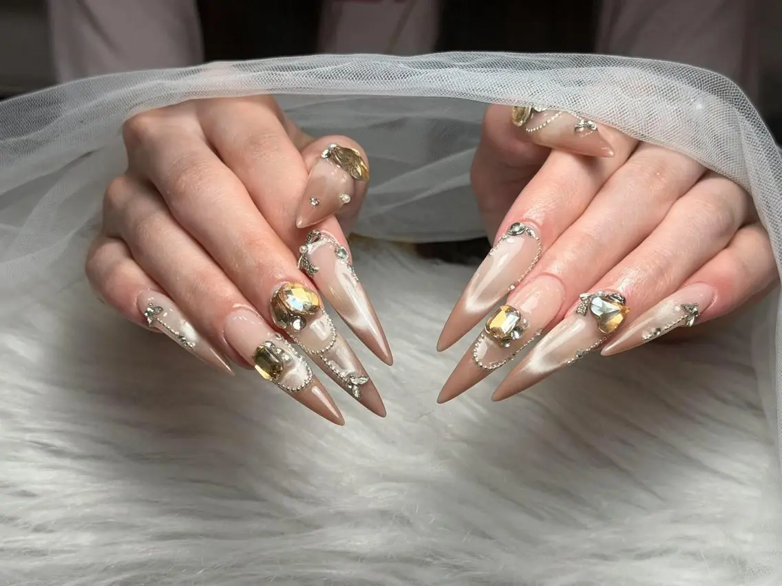 ネイル チークネイル ドット フレンチネイル グラデーション 韓国ネイル ハンドネイル Cloudy Chan Nailのネイルデザイン