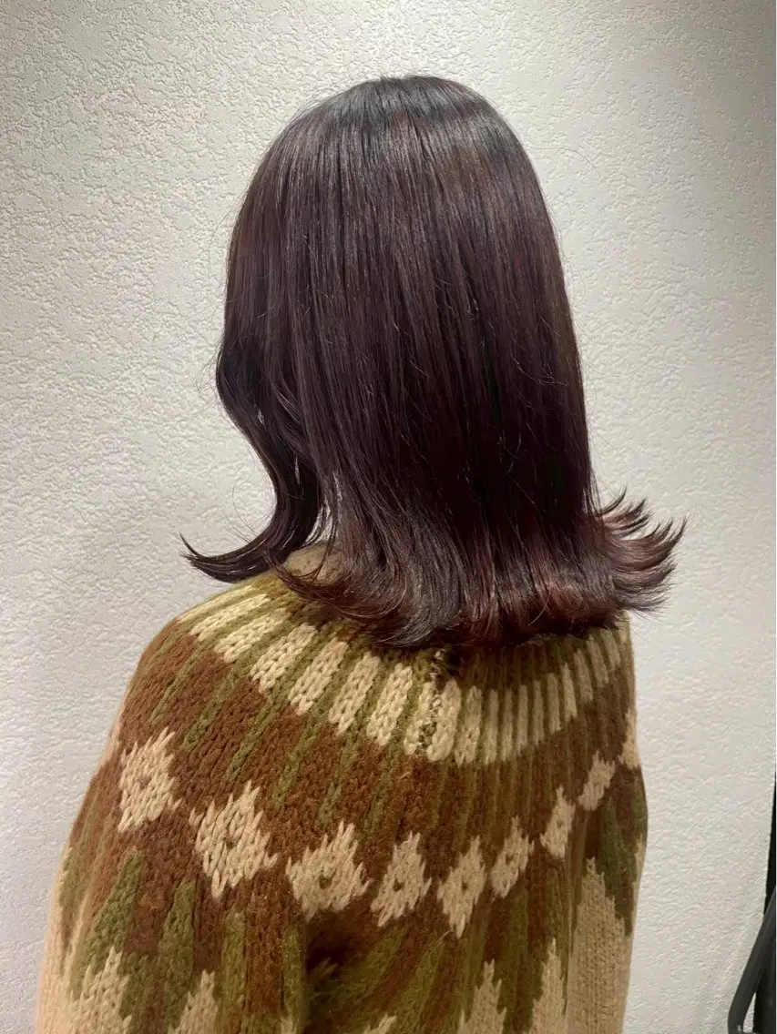 ミディアム ミルクティーカラー/ レイヤーカットAyaのヘアスタイル