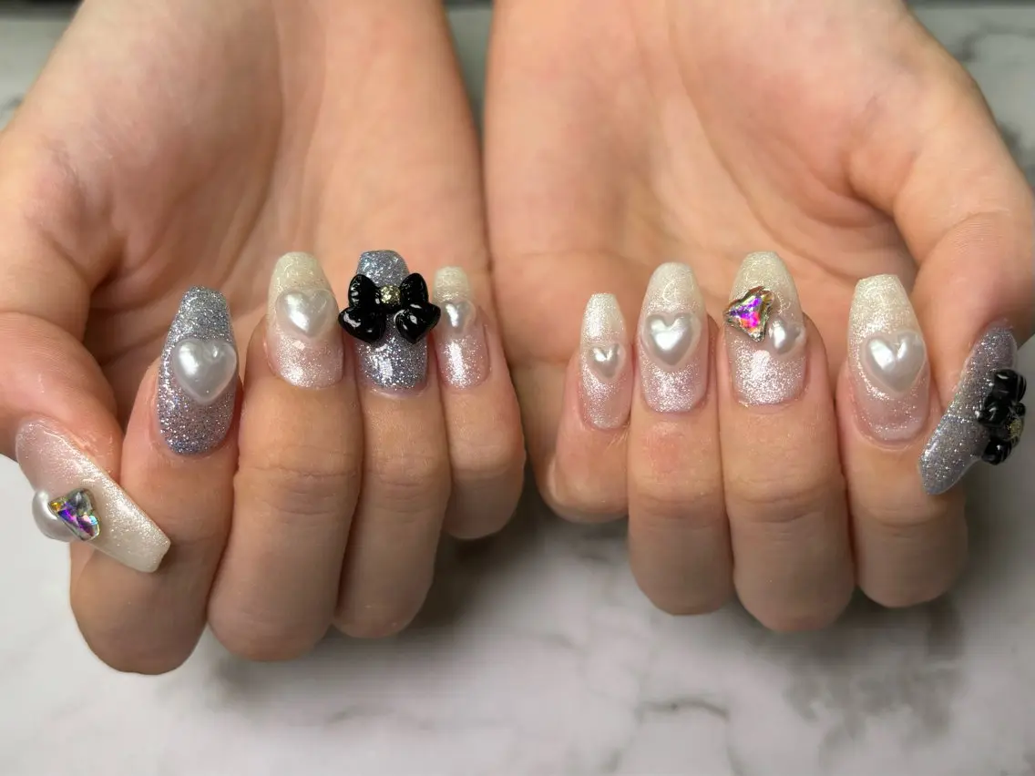 ネイル キラキラネイル 水色 リボン ハンドネイル Lani🌈Nail Konatsuのネイルデザイン