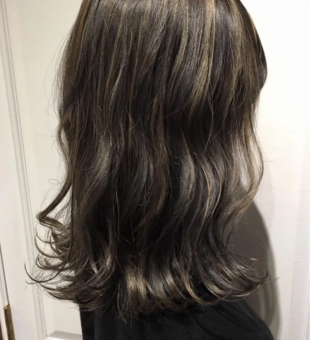 ミディアム カラー 長谷川 香織のヘアスタイル