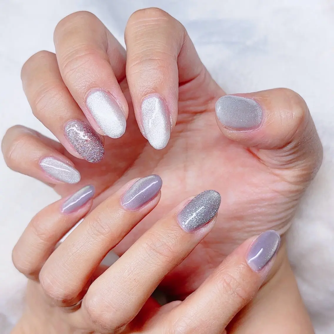 ネイル オーロラネイル マグネットネイル ホワイト ハンドネイル ハンドケア MYu Beauty Salon  MAIのネイルデザイン