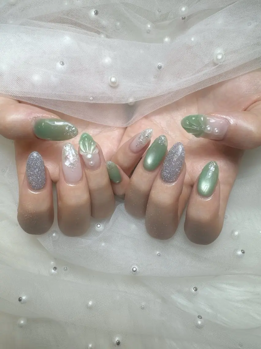 ネイル フットネイル フレンチネイル ガラスフレンチ キラキラネイル 韓国ネイル ハンドネイル Queeens nailのネイルデザイン