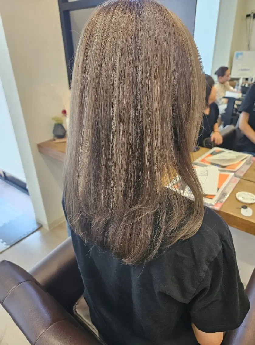 セミロング カラー カット ヘアカラー トリートメント 関口 友菜のヘアスタイル