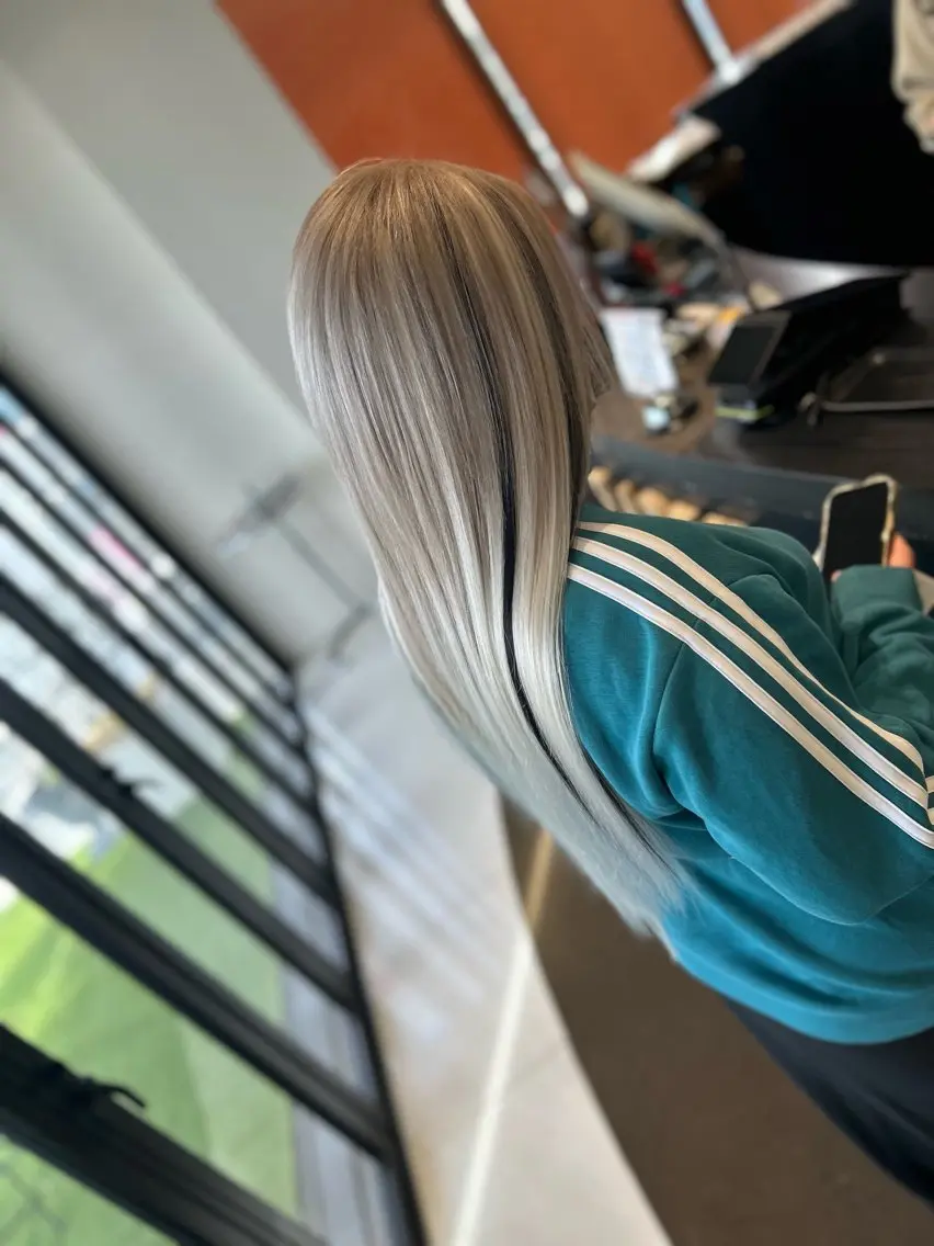 ロング カラー ベージュカラー ブリーチ ハイトーンカラー ホワイトベージュ エクステ ヘアカラー エクステ カラーと言ったら SAWARAのヘアスタイル