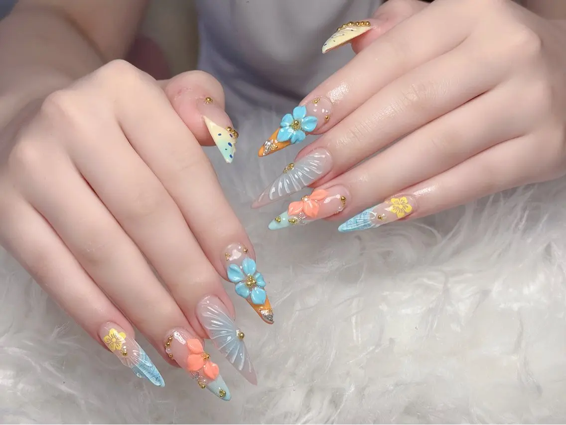 ネイル ガーリー キラキラネイル 韓国ネイル ロングネイル シンプルネイル ハンドネイル Genie Mika Nailsのネイルデザイン