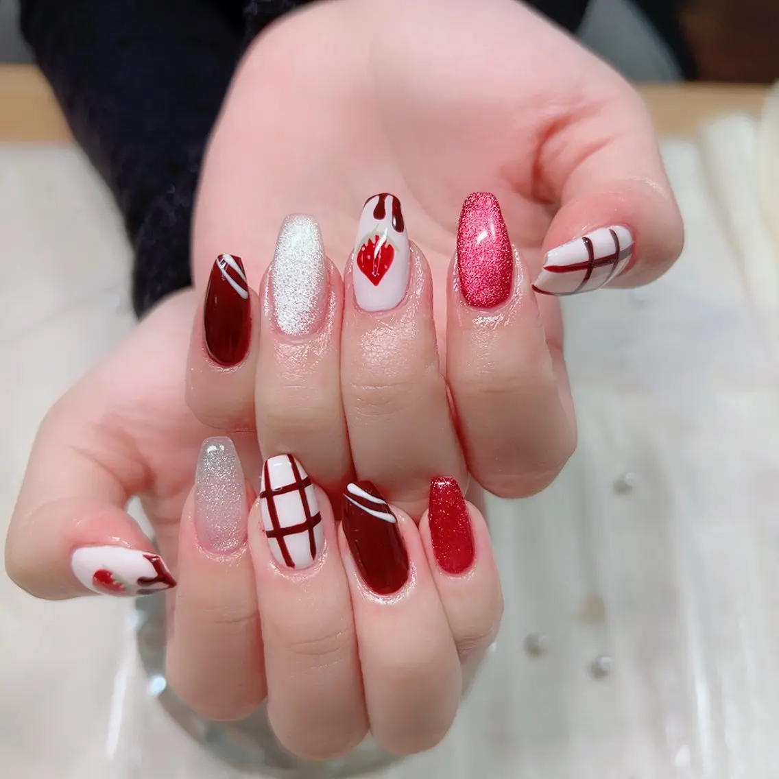 ネイル キラキラネイル マグネットネイル マグネットワンカラー ワンカラーネイル バレンタイン Cute Tips nailのネイルデザイン