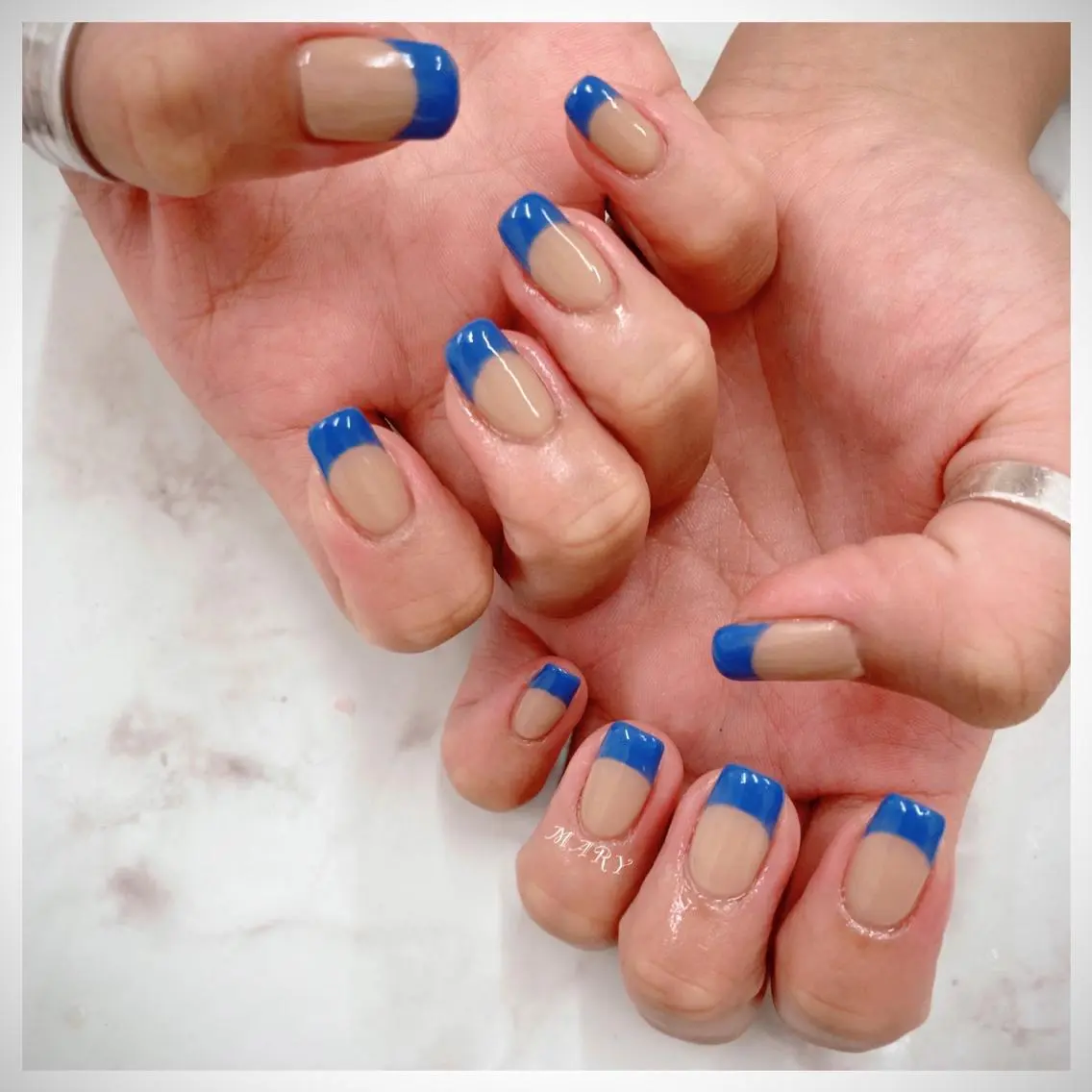 ネイル ブルー フレンチネイル ニュアンスネイル シンプルネイル ハンドネイル Mary nail .narumiのネイルデザイン