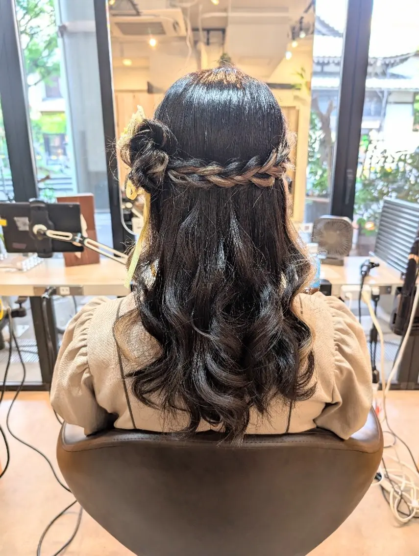 セミロング ヘアアレンジ 顔周りカット ヘアセット koto💭 コトのヘアスタイル