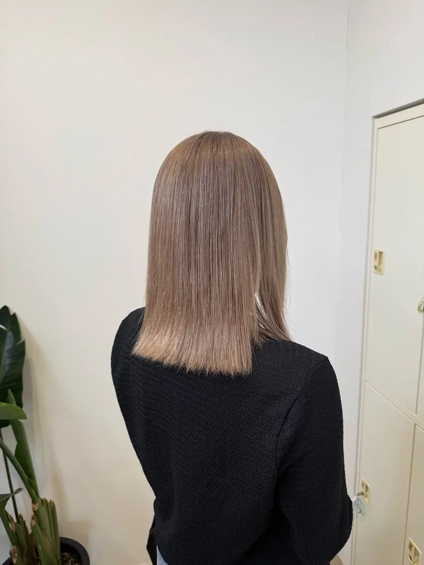 セミロング カラー カット ヘアカラー 吉川 莉央のヘアスタイル