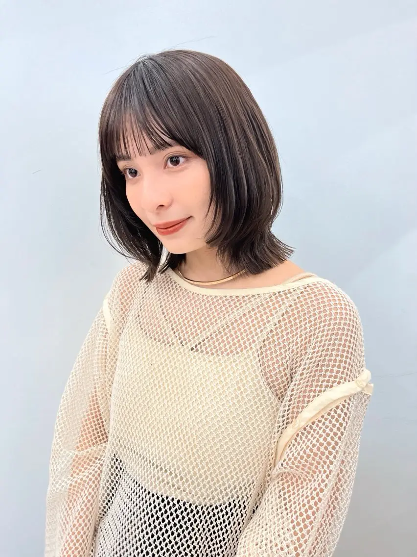 ショート カラー ヘアアレンジ 透明感カラー ボブ 外ハネヘア 🌱ボブ/レイヤー/ ベージュ/あやみ✨のヘアスタイル