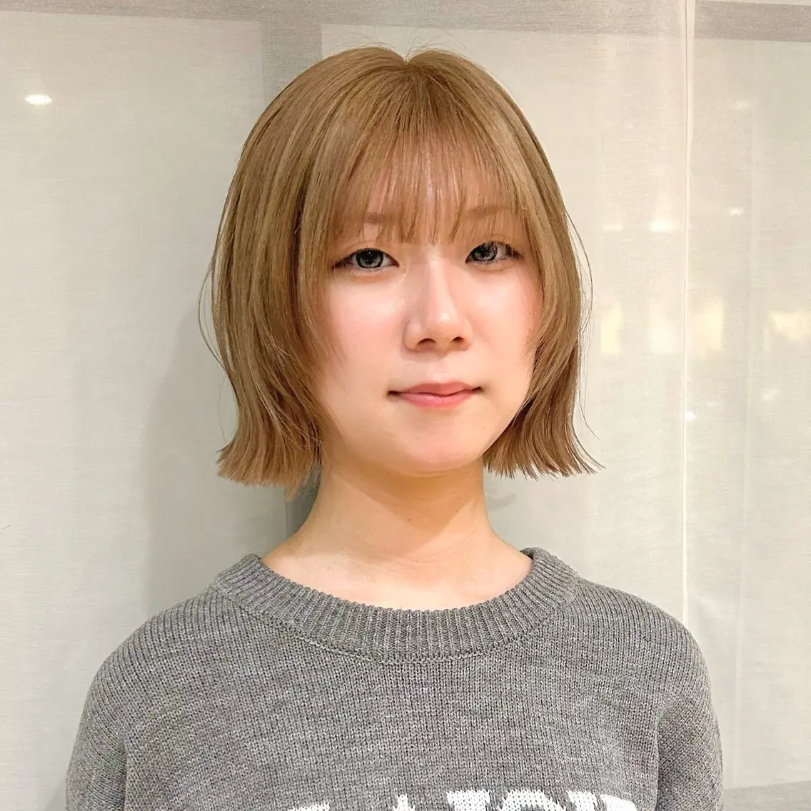 ミディアム カラー 切りっぱなしボブ ベージュカラー ミルクティーベージュ ボブ ヘアカラー ボブレイヤー/ ブリーチ/miyuuのヘアスタイル