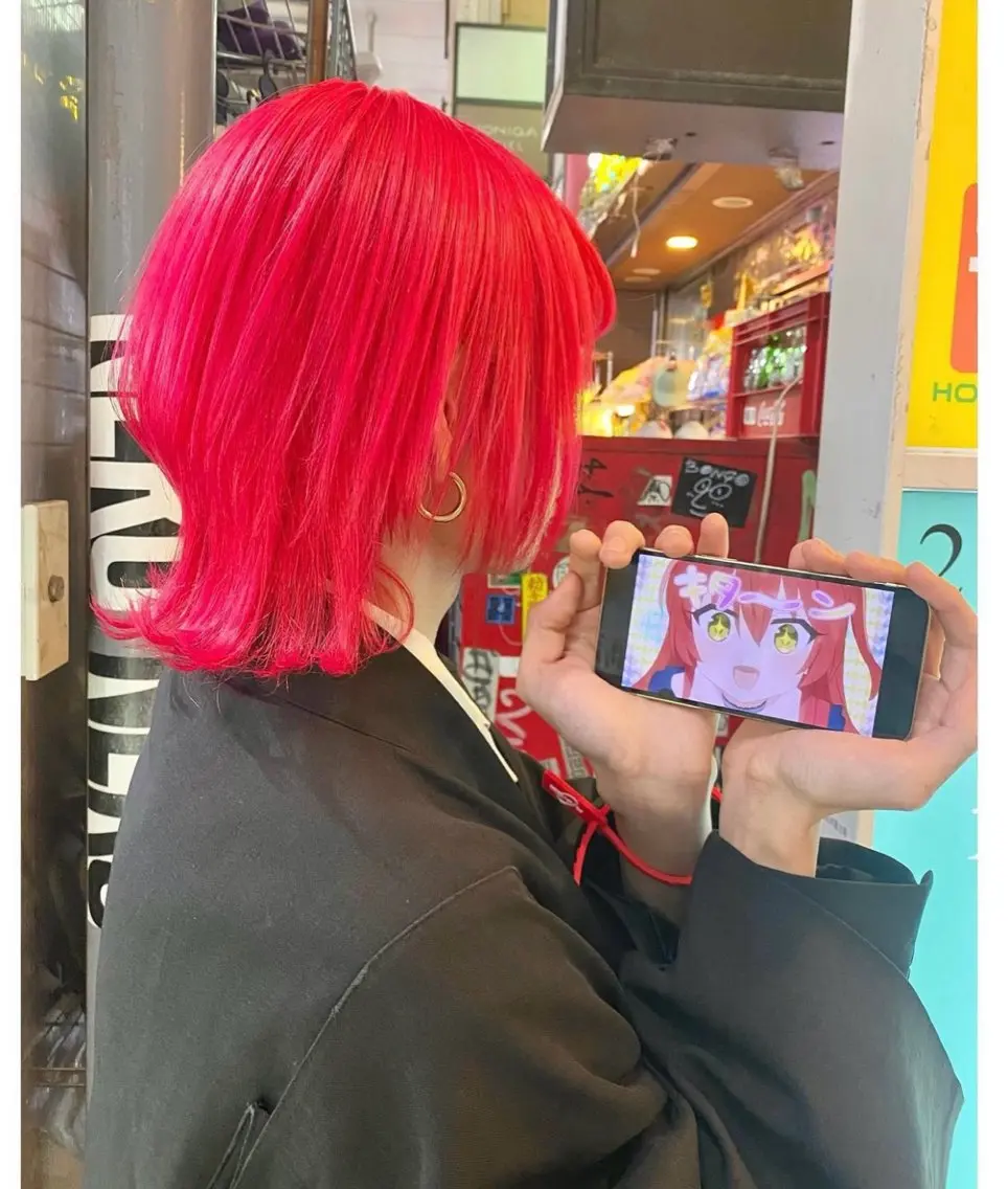 ショート カラー ブリーチ レッドカラー ヘアカラー TSUNO🦖 派手髪/オタク美容師のヘアスタイル