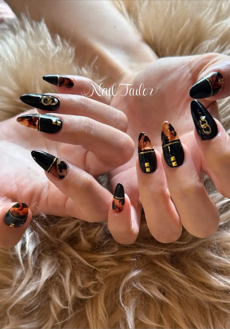 ネイル べっ甲ネイル ブラウン ゴールド ゴージャス ニュアンスネイル ハンドネイル NailTailor ネイルテイラーのネイルデザイン