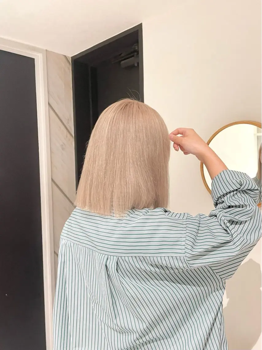 ショート カラー ベージュカラー ブリーチ ホワイトベージュ ヘアカラー トリートメント fuka/梅田/ ミルクティーベージュのヘアスタイル