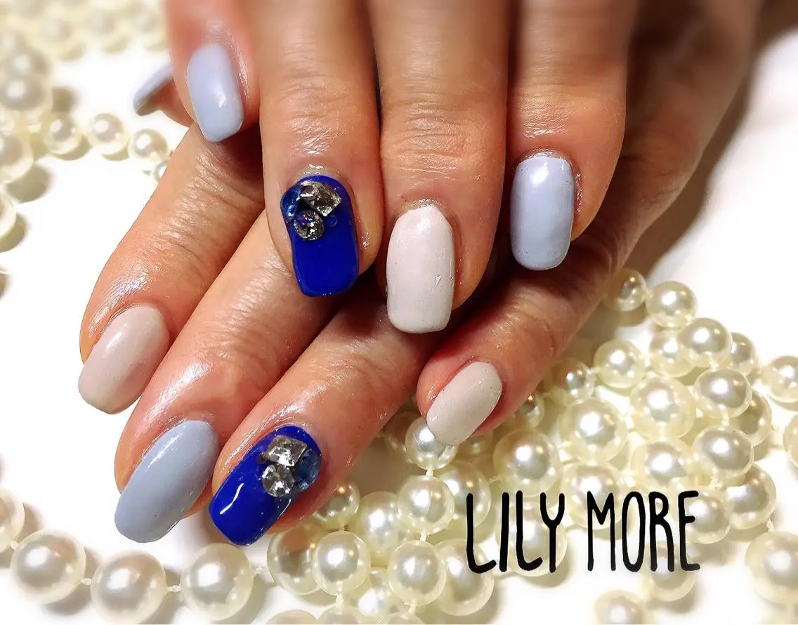 ネイル ストーンネイル Lily closetのネイルデザイン