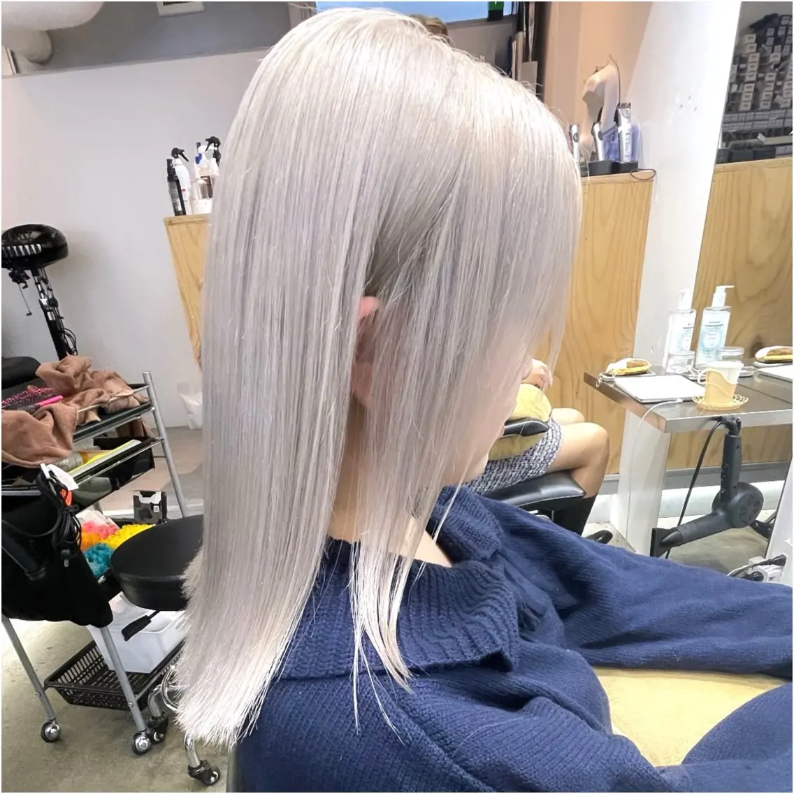ダブルカラー【🩶ホワイト🤍】ケアブリーチ＋カラー＋トリートメントの写真
