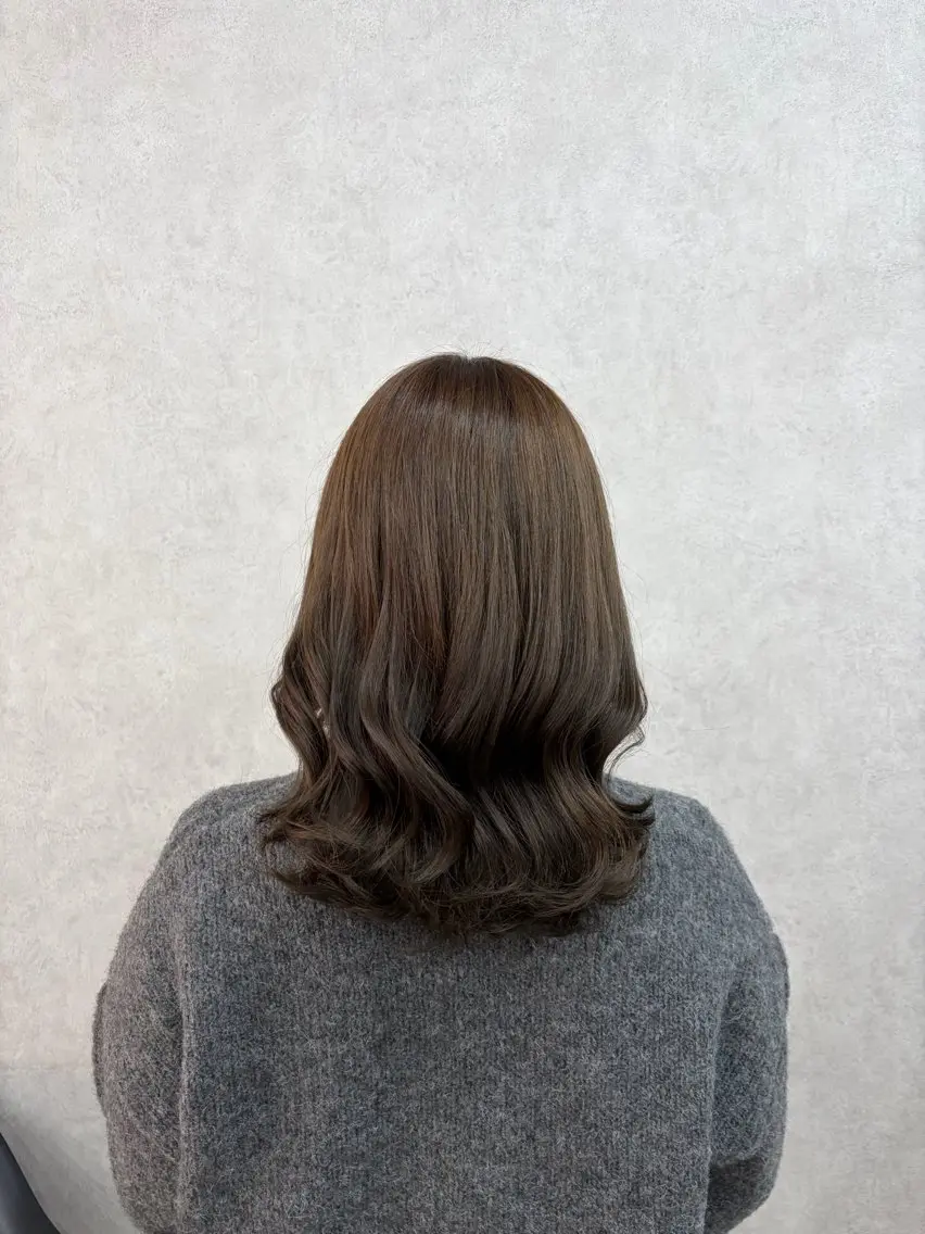セミロング カラー アッシュ ミント 倉澤 愛理のヘアスタイル