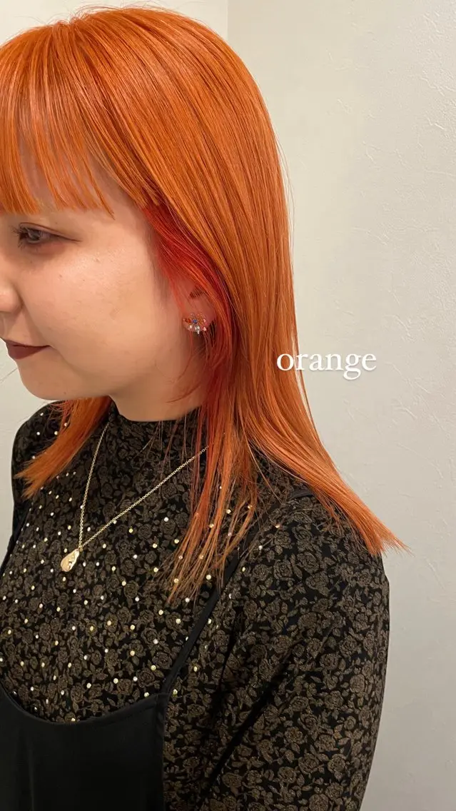 セミロング カラー ブリーチ イヤリングカラー オレンジ ミウラナツサ /レイヤーカットのヘアスタイル