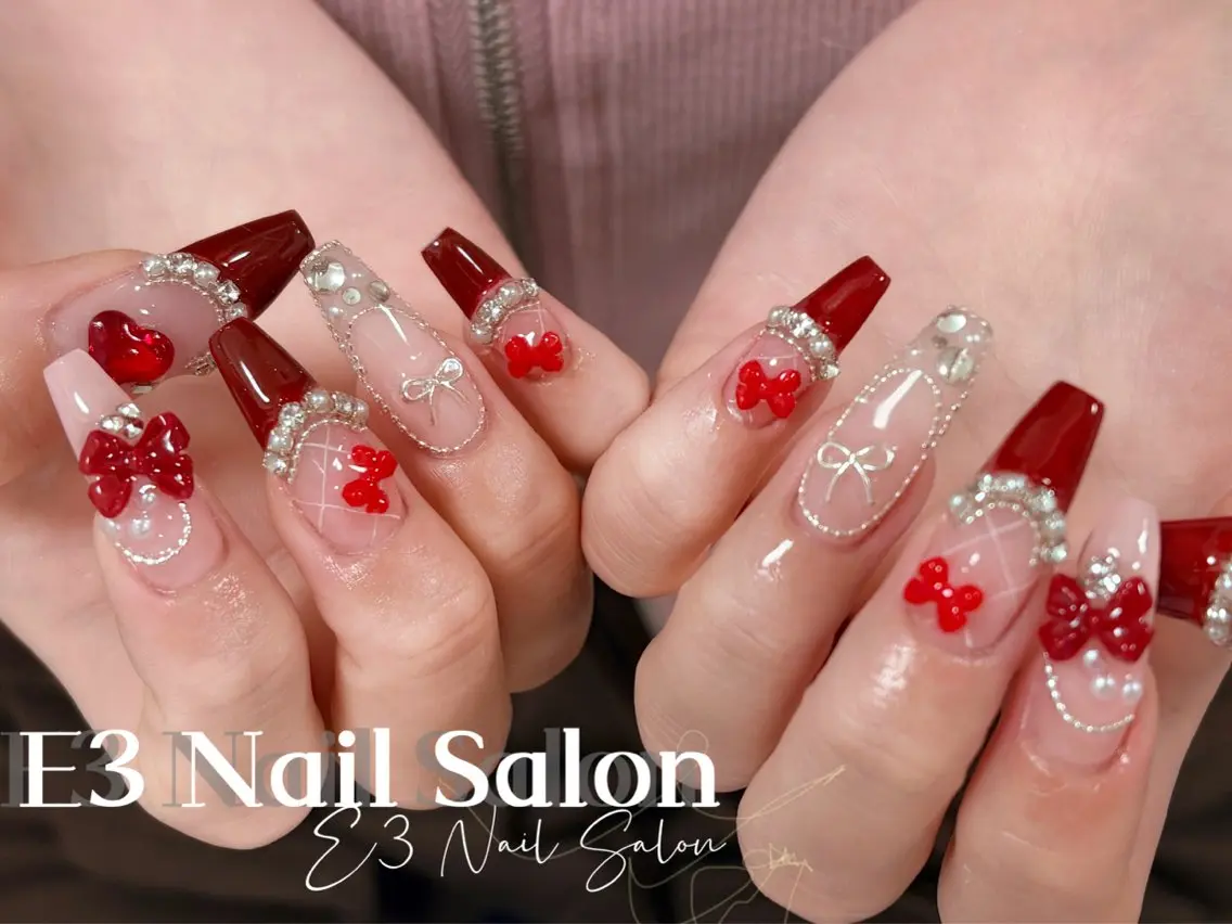 ネイル オーロラネイル フレンチネイル ジェルネイル ガラスフレンチ キラキラネイル ハンドネイル E3 Nail Salonのネイルデザイン
