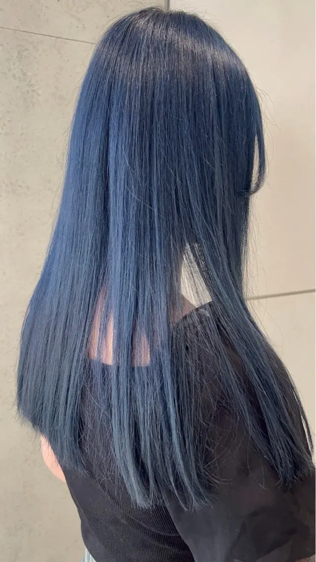 ロング カラー ブルーカラー ハイトーンカラー ネイビーカラー ロング カット ヘアカラー トリートメント カットカラーモデル /募集中🩵かれんのヘアスタイル