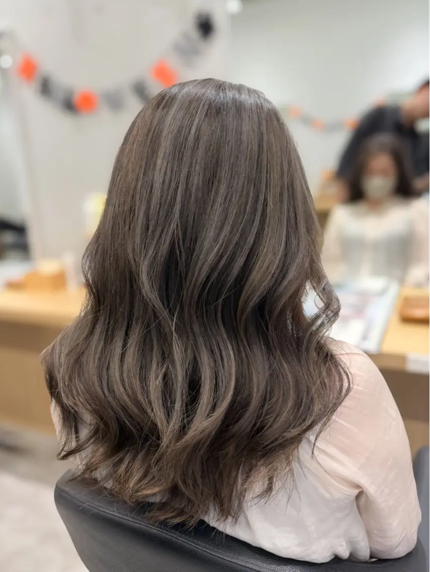 ロング カラー 透明感カラー ハイライトカラー ハイライト カット ヘアカラー 巻ける髪質改善🫧ハ イライト/永田汰伊智のヘアスタイル