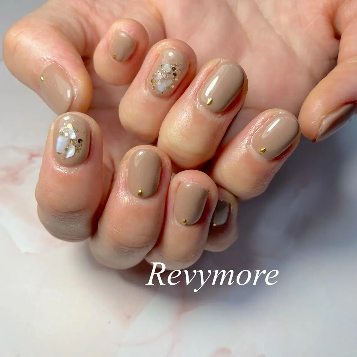 ショート ネイル アートネイル ブラウン ジェルネイル キラキラネイル ラメ(グリッター) nail salon Revymoreのネイルデザイン