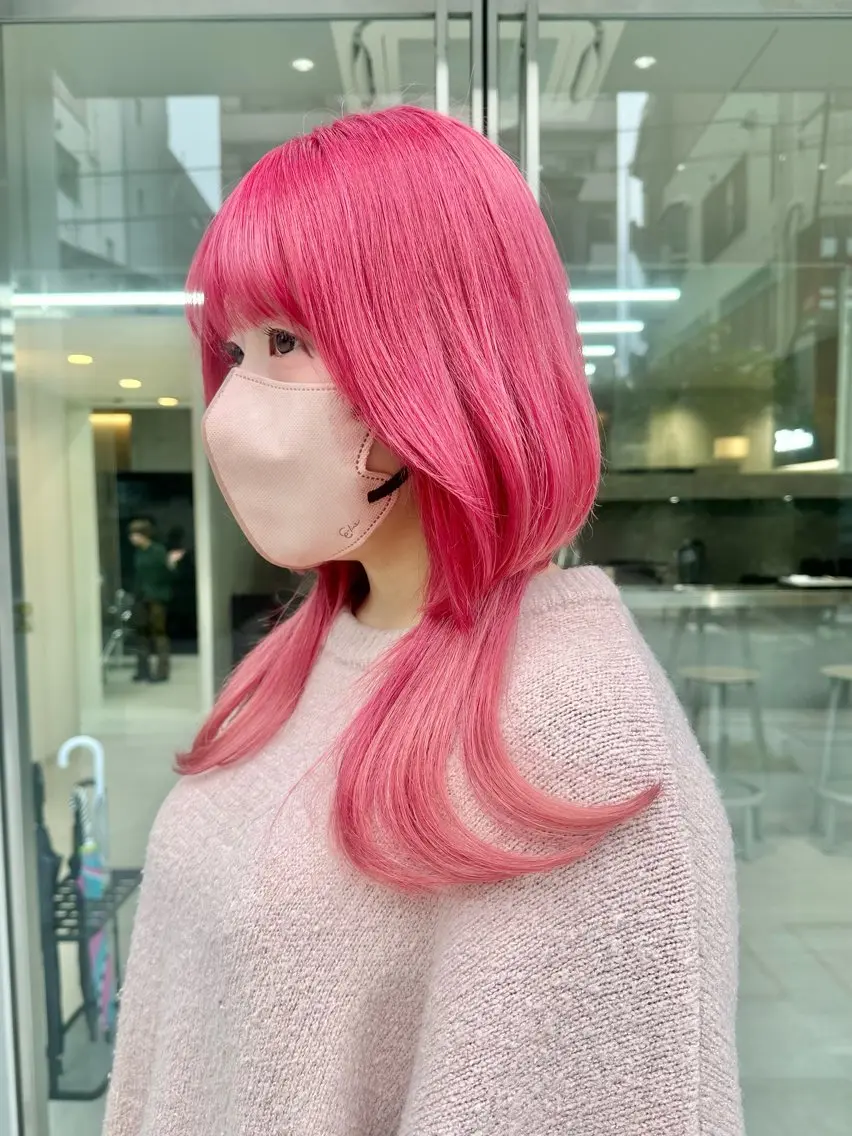 カラー ピンクカラー カット ヘアカラー 大塚 夏生のヘアスタイル