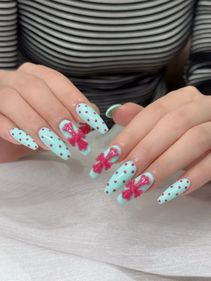 ネイル オーロラネイル ブルー チークネイル フットネイル フレンチネイル HANA.NAILS 自宅サロンのネイルデザイン