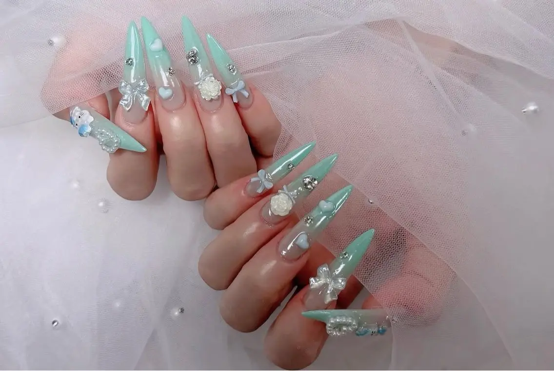 ネイル アートネイル ボルドー フレンチネイル ジェルネイル 氷ネイル・うるうるネイル ハンドネイル Julie NailSalonのネイルデザイン